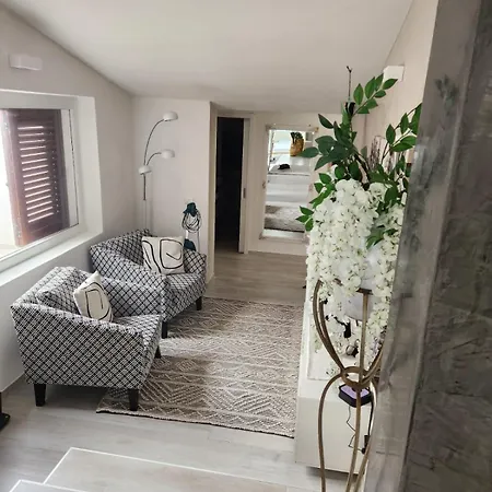 Rosi Villa *